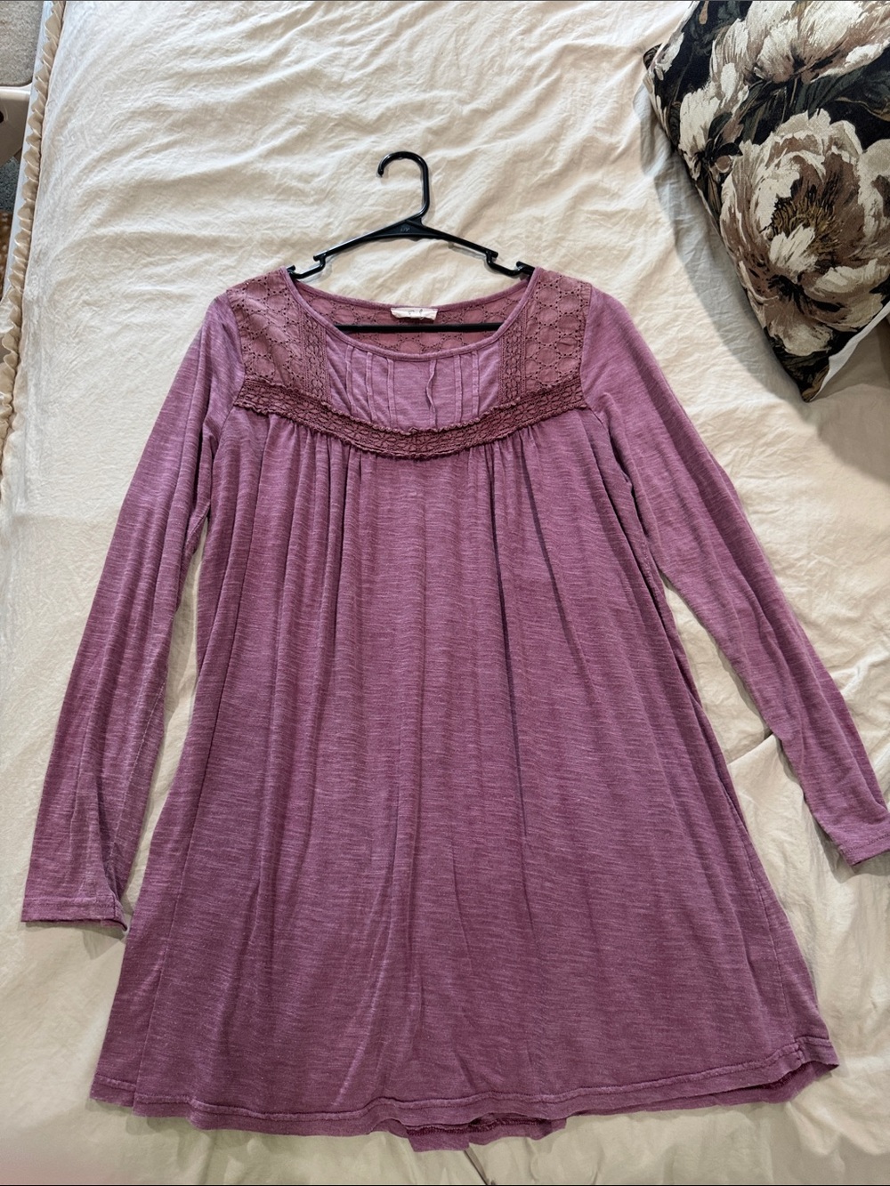 easel Mauve Long-Sleeve Lace-Yoke Tunic